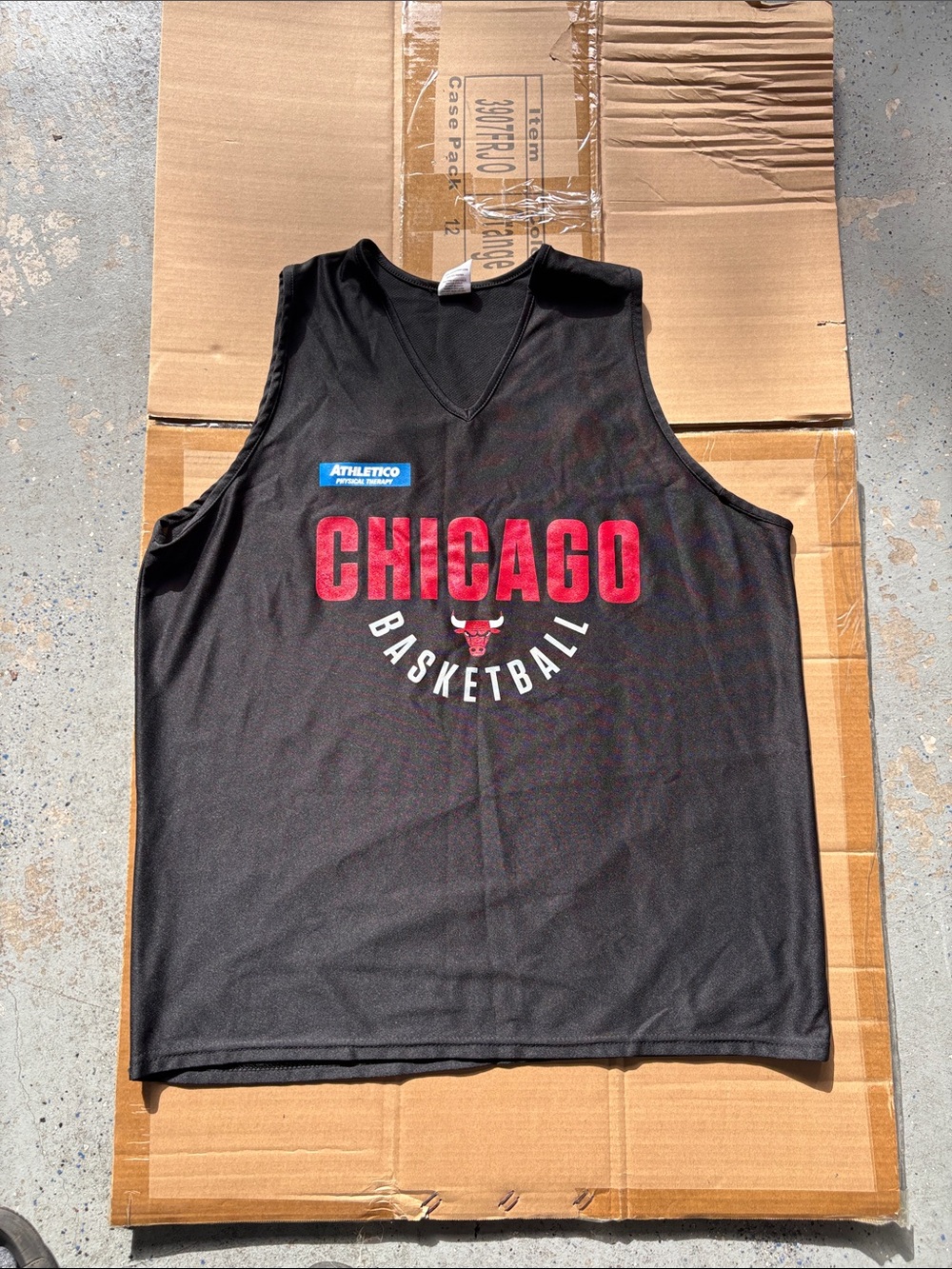 Chicago Basketball Sleeveless Practice Jersey - Black & Red
